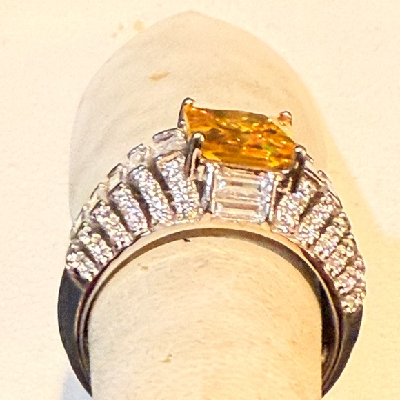 Yellow Diamond ring - Picture 2 of 10